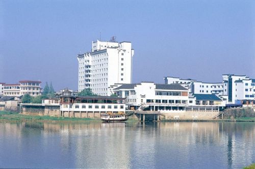 天目药业、外边溪、花溪饭店三地块进展如何? 天目药业、外边溪、花溪饭店三地块进展如何?