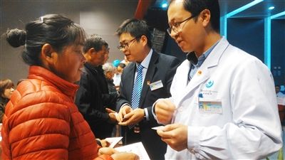 首康医院10万元资助50户贫困家庭 首康医院10万元资助50户贫困家庭