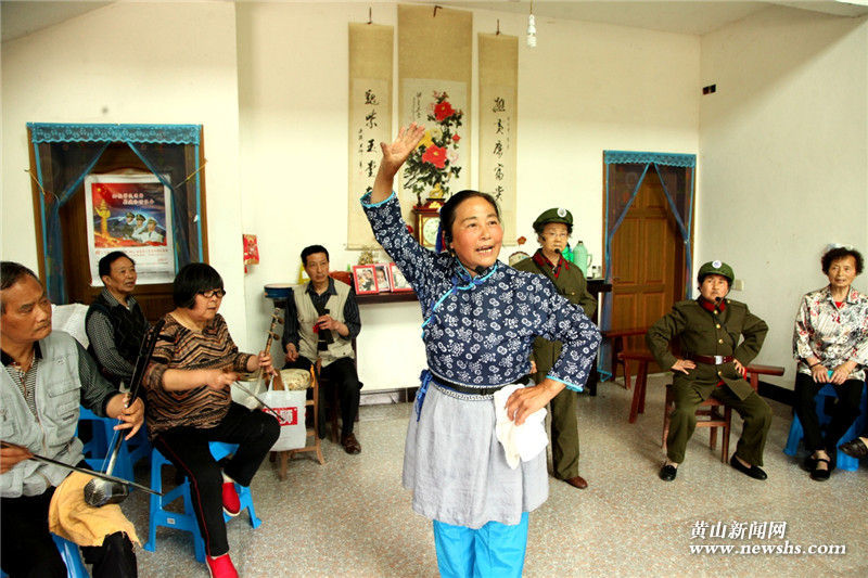 歙县:京剧票友聚农家 歙县:京剧票友聚农家