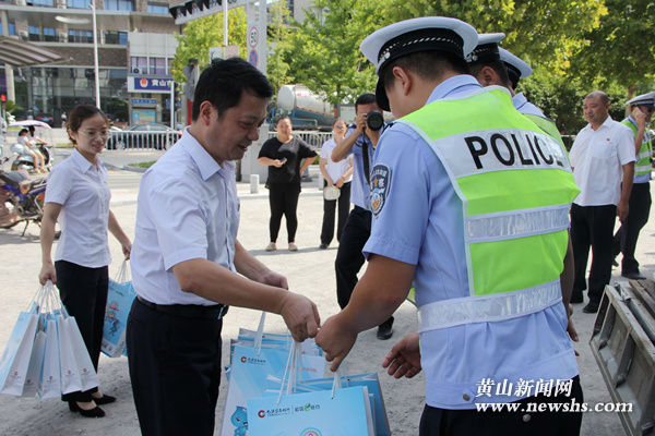 城市因您更美丽 我们为您夏日送清凉 城市因您更美丽 我们为您夏日送清凉