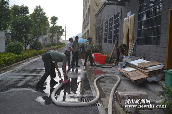 祁门县实验学校:加强警校合作 保障师生用水 祁门县实验学校:加强警校合作 保障师生用水