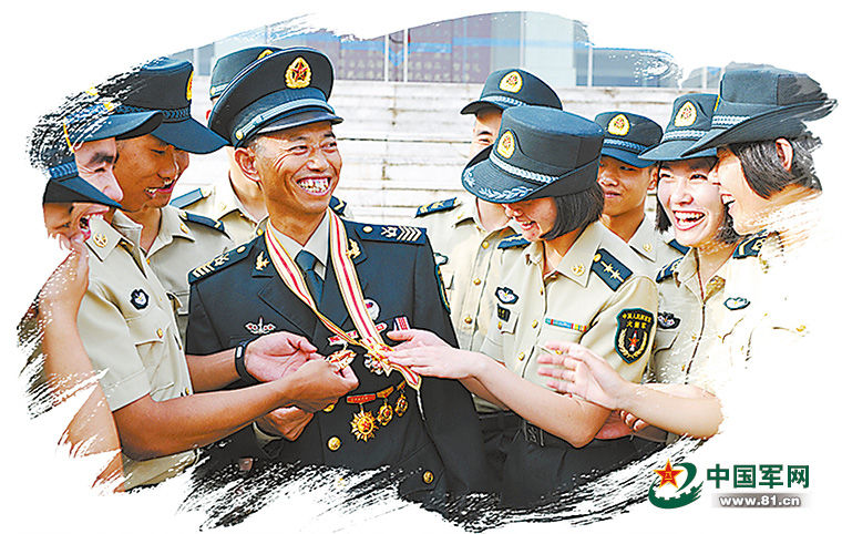这个“兵王”入伍31年 5次受习近平接见(中国军网) 这个“兵王”入伍31年 5次受习近平接见(中国军网)