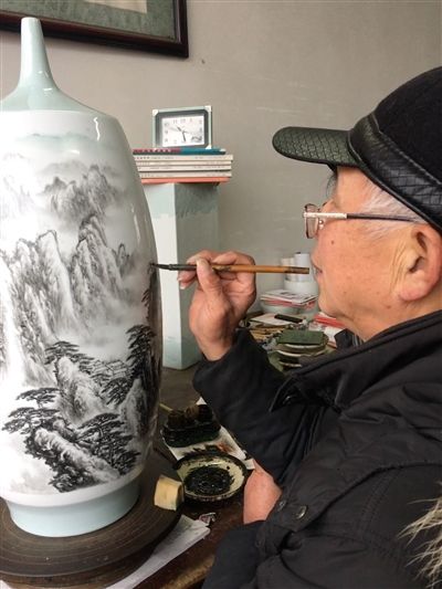 胡翠松:画笔是比筷子重要的存在! 胡翠松:画笔是比筷子重要的存在!