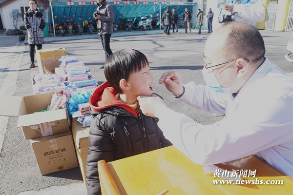 “一支牙刷的爱心旅行”走进谭家桥中心学校 “一支牙刷的爱心旅行”走进谭家桥中心学校