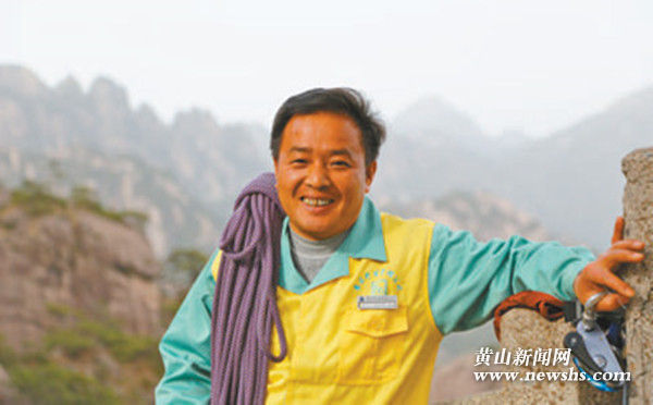 一根绳索走峭壁(故事·百姓影像) 一根绳索走峭壁(故事·百姓影像)