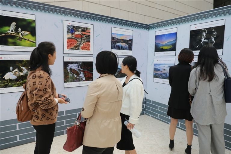 “神奇黄山·壮美天山”艺术摄影联展开展