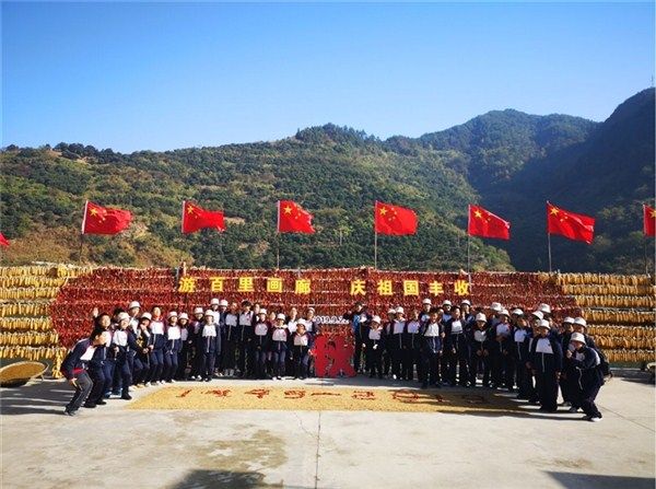 新安江百里大画廊迎来千人研学团