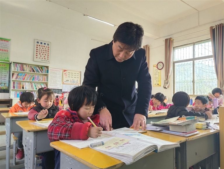 戴金平：一株山茱萸