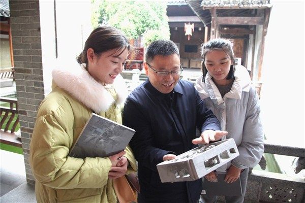 歙县在徽州府衙举办“徽州三雕家风主题艺术作品巡展”