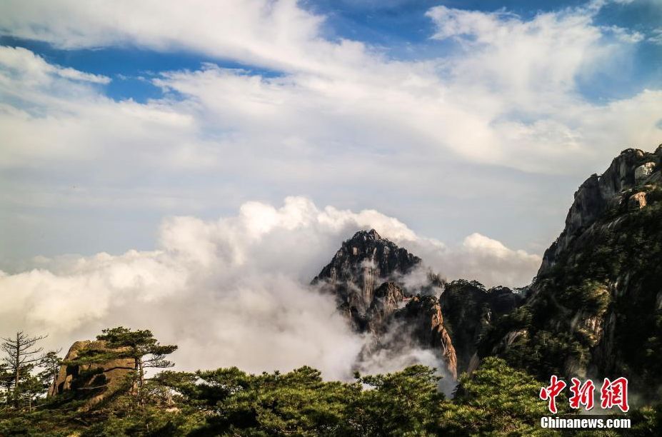 黄山阴雨过后风景更奇绝