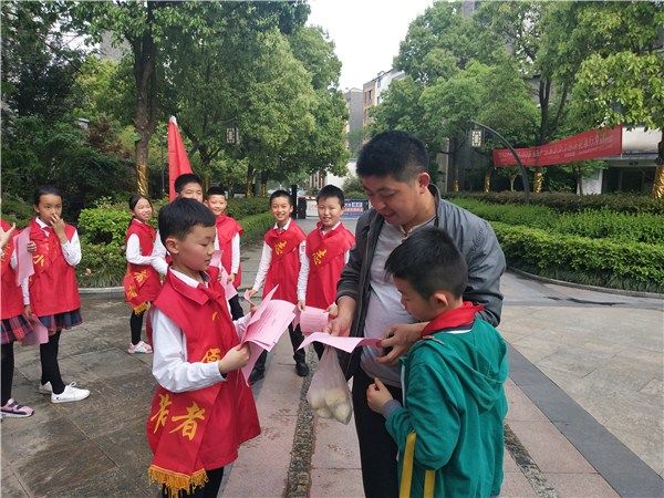 黎阳街社区开展“小小志愿者”控烟宣传活动