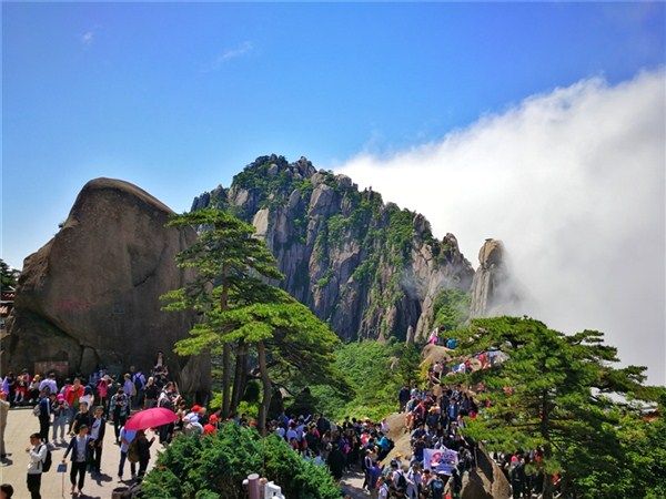 云海彩虹宝光 黄山美景纷至