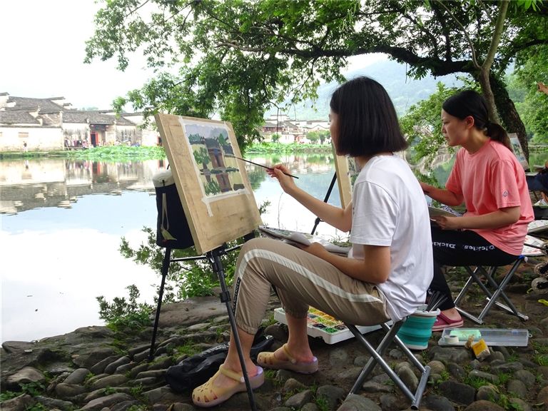 黟县宏村景区夏季写生热
