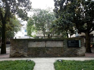 徽州古城西街“首善文宗”石刻匾额