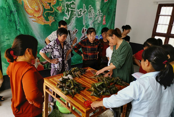 黄山区新华乡开展“粽叶飘香迎端午”主题活动
