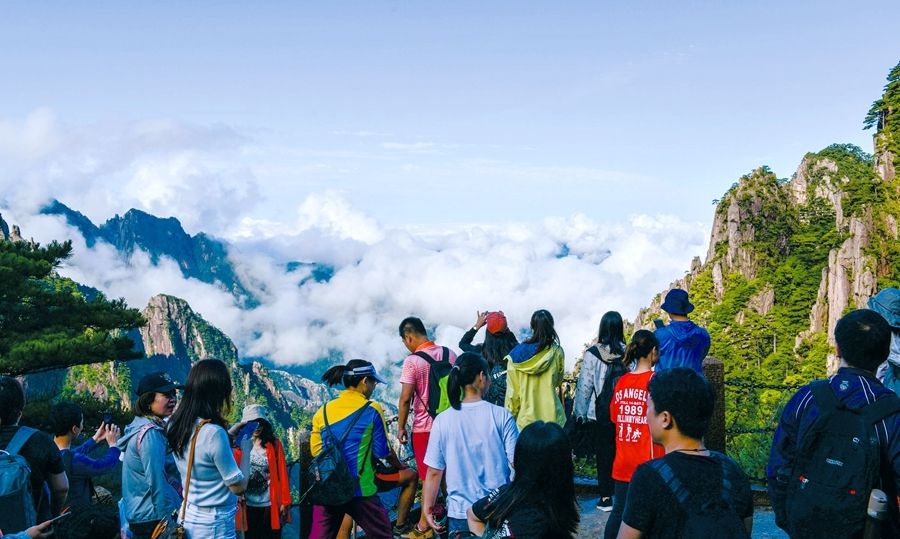 安徽黄山：雨后黄山观云海