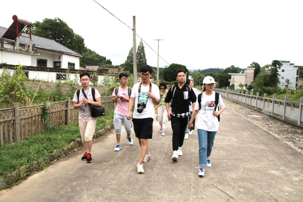 安徽大学学子三下乡：深入乡村旅游扶贫地，探索科学绿色发展模式