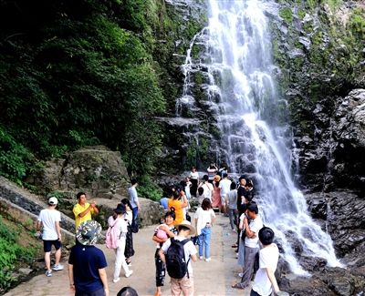 新安源头觅清凉