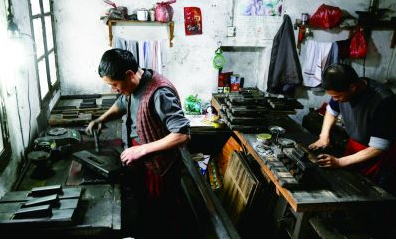 千锤万杵 一锭徽墨初始成