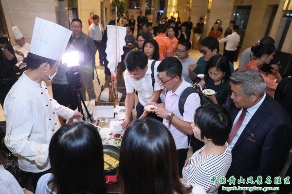 第四届徽菜美食节在长安街拉开帷幕