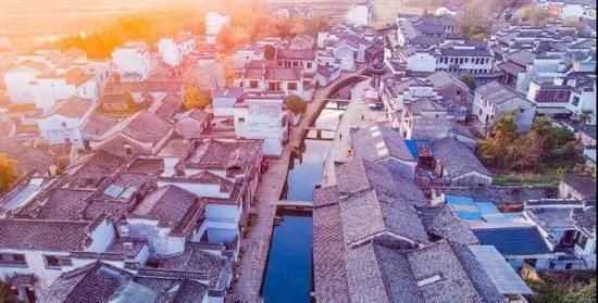 唐模：拥千年古樟之茂入怀 享水街溪流之美入心