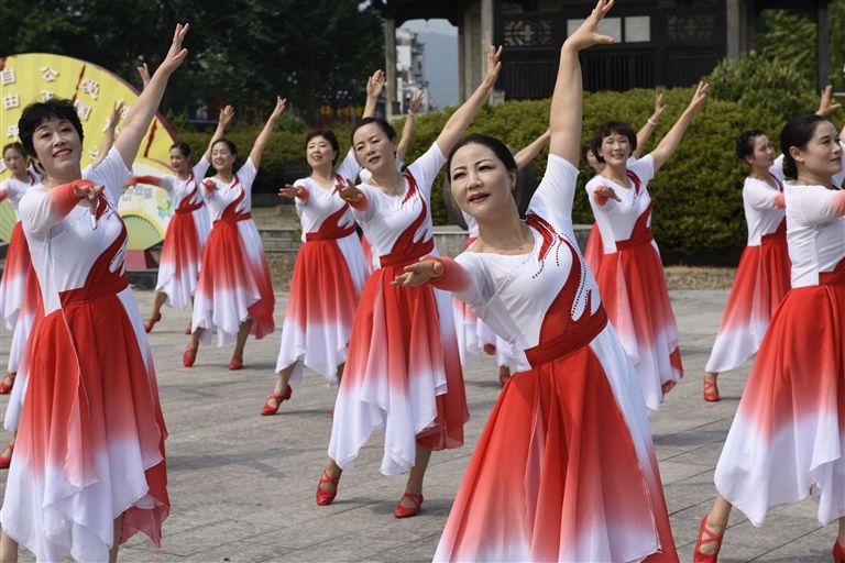 万人共舞 礼赞祖国