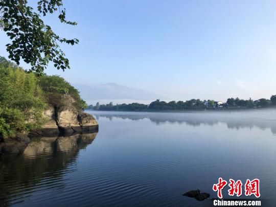 安徽宣城桃花潭：碧波涵空 宛如仙境