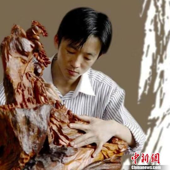 徽州木雕传承人朱泓：坚持工匠精神 让徽雕走向世界