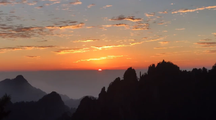 微视频：日出黄山 共庆“双节”