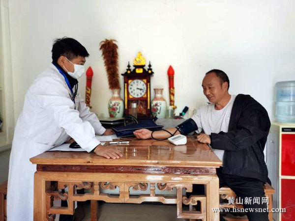 休宁万安镇：打好“组合拳”筑牢健康扶贫“防护墙”