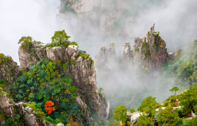 坐着高铁看黄山