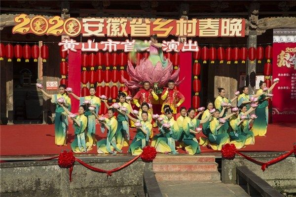 “文化年货”送伦坑