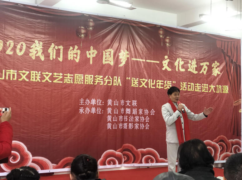 【网络述年】【乐享鼠年】【网络中国节 ·春节】文化进万家：“文化年货”送进大坑源
