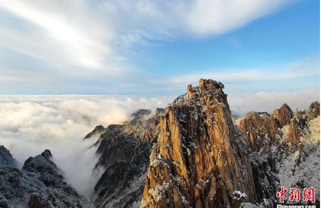 安徽黄山雪后见晴 碧空之下宛如银雕玉砌