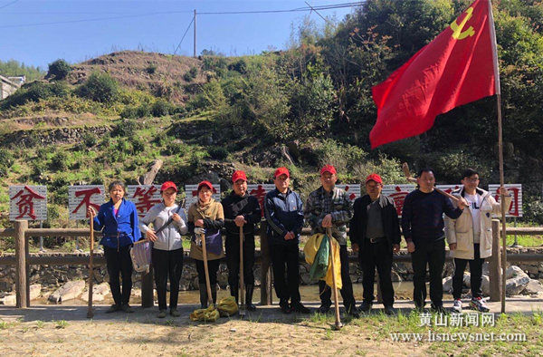 休宁县璜尖乡：党建引领 助农挖笋