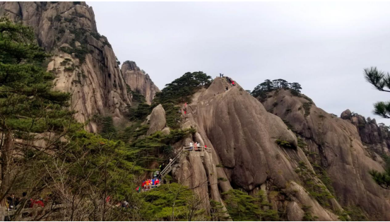 清明小长假第三天 黄山风景区优化管理措施 游览秩序井然