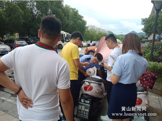邮储银行黄山市分行：交警上门为职工办理电动自行车登记上牌