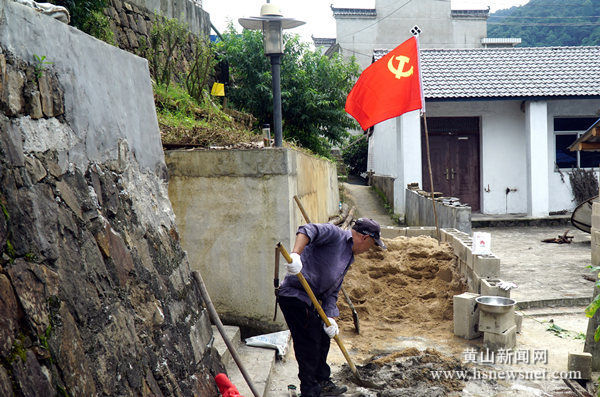 黄山区龙门乡：党员先锋“加速度”助力农村人居环境整治