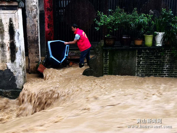 歙县三阳镇：防汛一线筑“堤坝” 危难时刻显担当