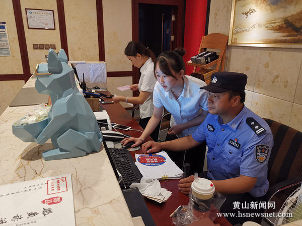 黟县西递镇：“扫黄打非”进校园  校园周边净环境