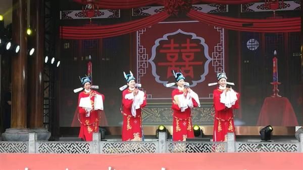 精彩演出醉游人