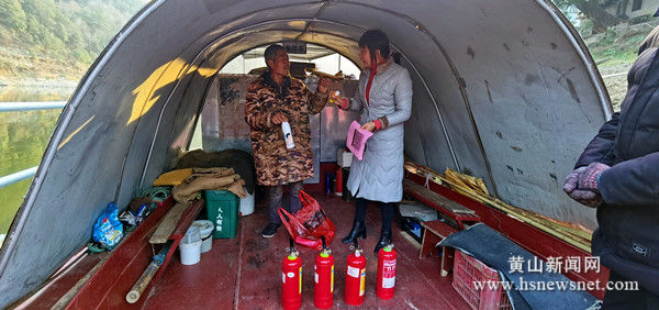 歙县坑口乡：落实疫情防控和渡运安全“两不误”