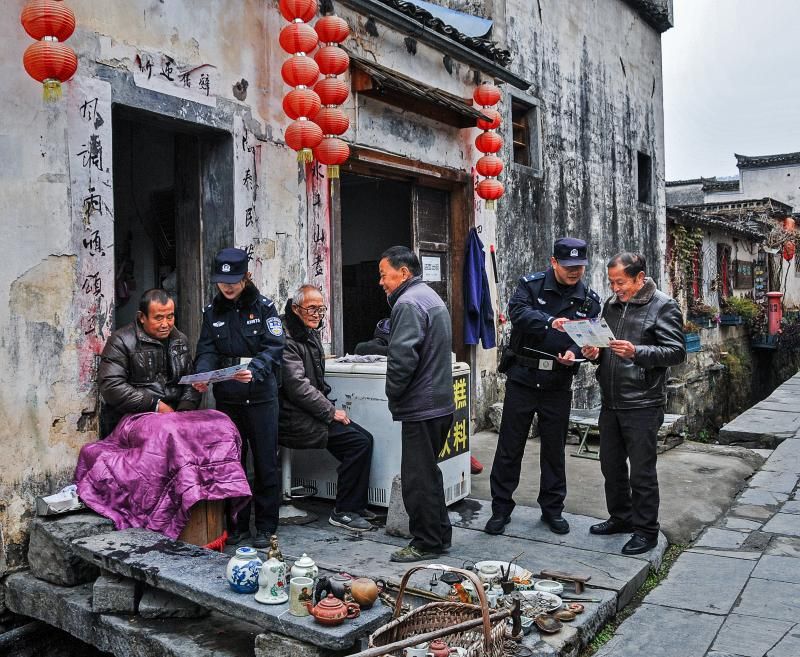 楹联下“无毒”西递村