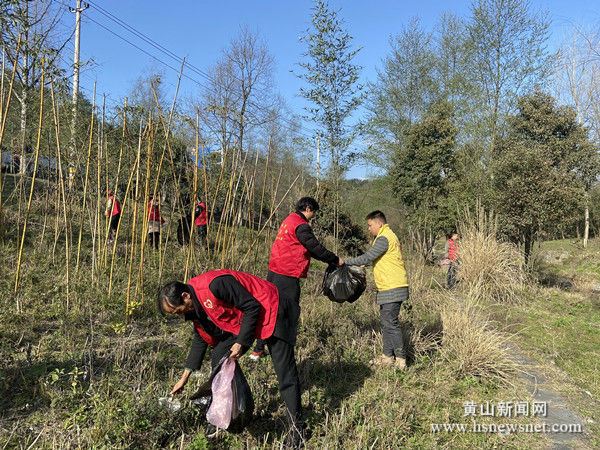 黟县西递镇组织开展“学雷锋”志愿服务活动