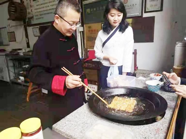 蒋光明：让呈坎毛豆腐成地标小吃