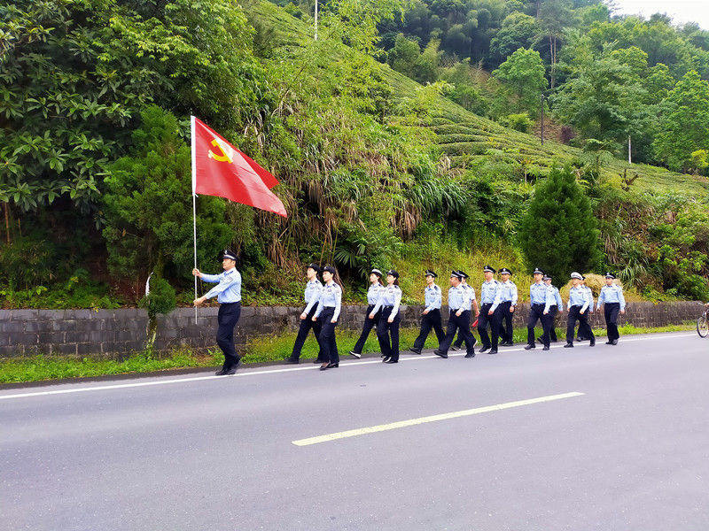 休宁县公安局：开展“学党史 重走红军路  强整顿 践行新使命”主题党日活动