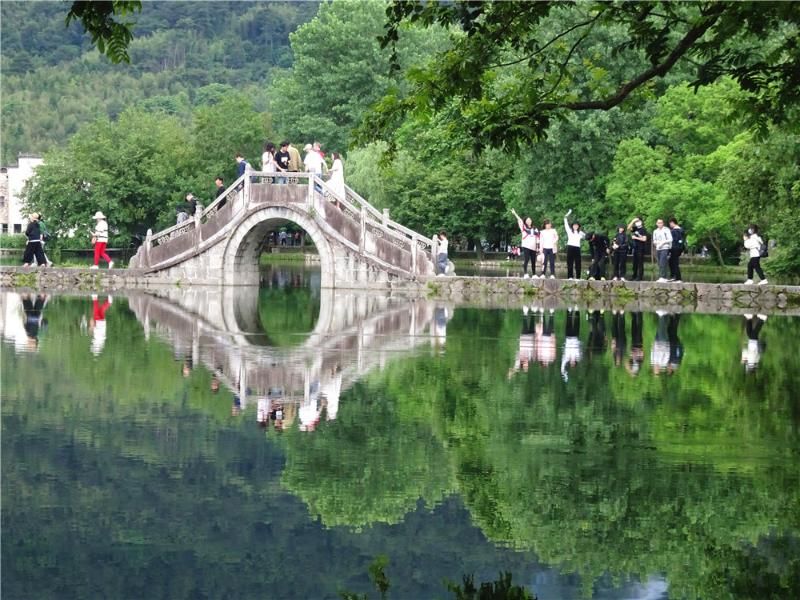 安徽黟县宏村：夏日风光美