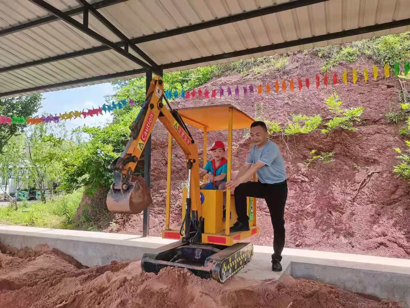 歙县福利院儿童屯之谷欢乐过“六一”