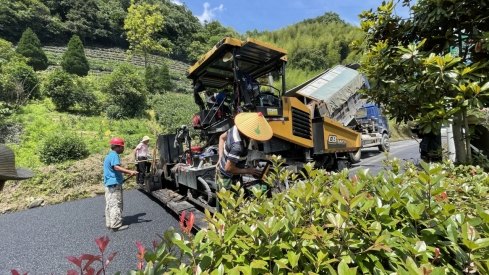 安徽黄山市黄山区：村组道路升级方便村民出行
