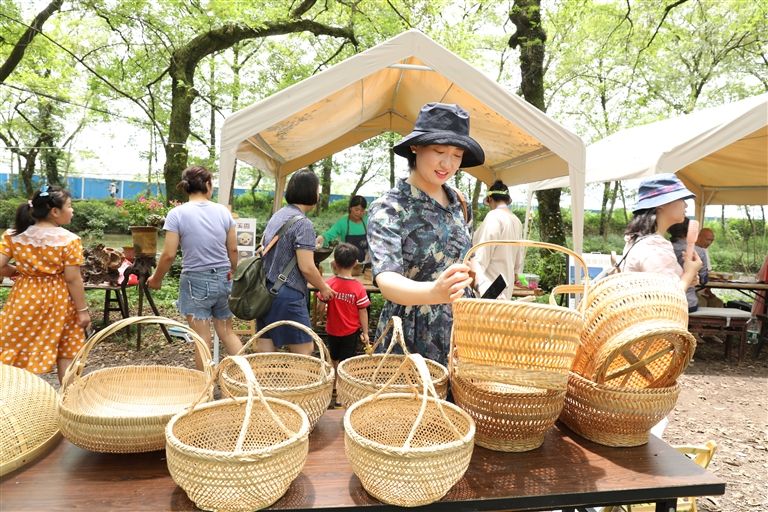 去“绿野仙踪”赶大集啦 徽州市集西溪南精彩开市